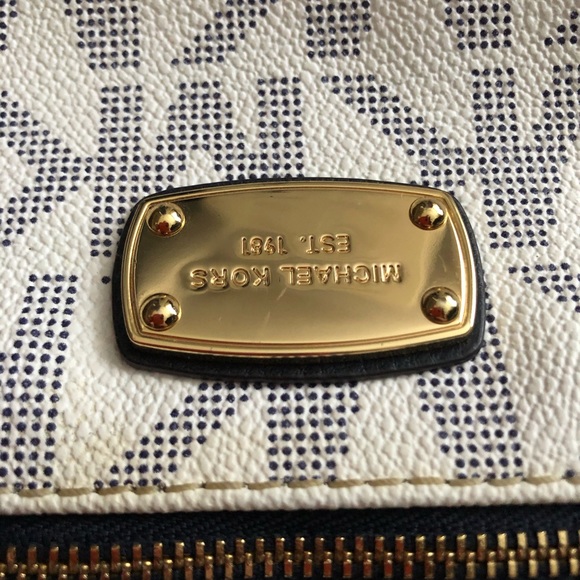 Logo Wristlet - Picture 3 of 4